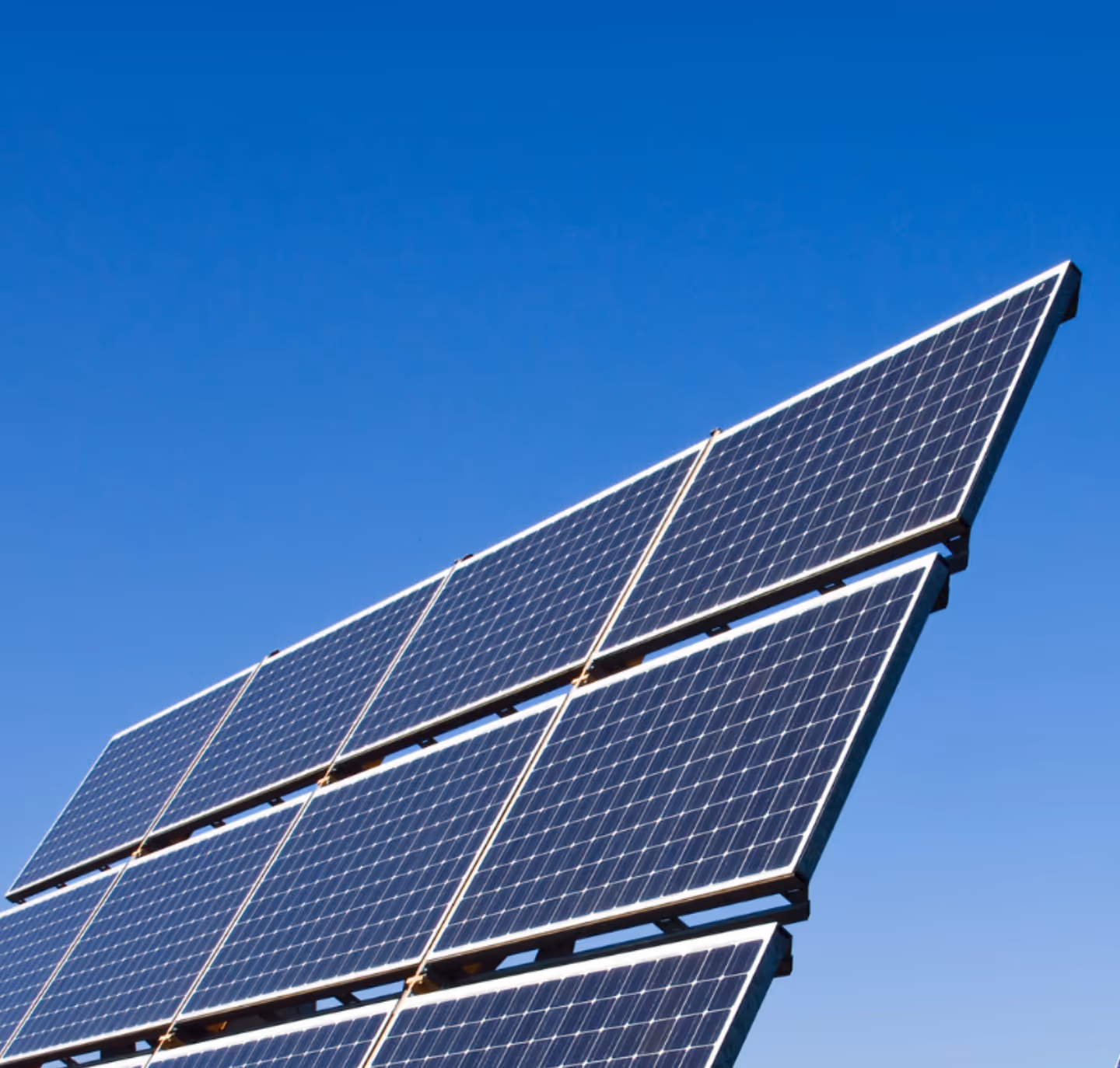 Pannelli Fotovoltaici Inclinati Per Impianto Solare Aziendale E Energia Rinnovabile